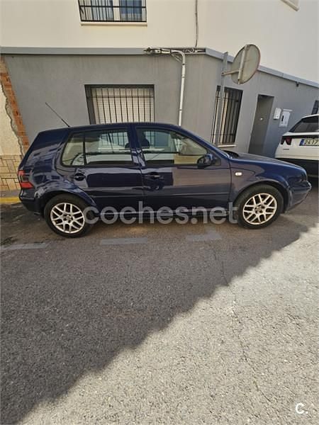 Usado VW Golf IV 110 CV (80 kW) 2003 Azul Berlina