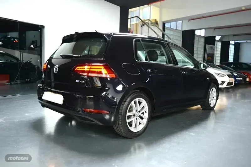 Usado VW Golf VII Business 130 CV (95 kW) 2020 Negro Berlina