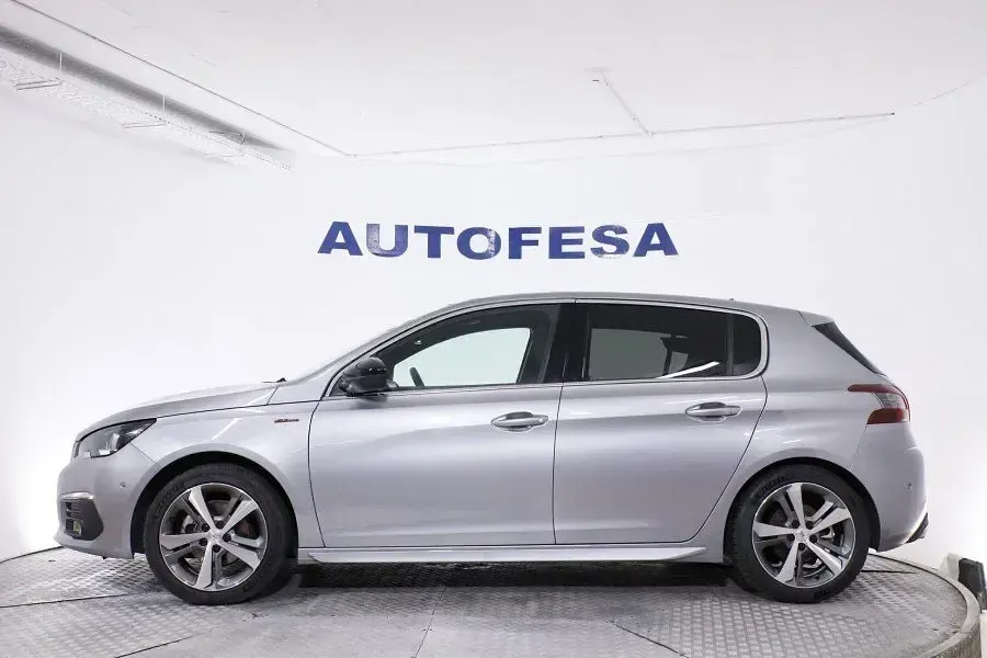 Usado Peugeot 308 GT-line 130 CV (95 kW) 2018 Plateado Utilitario