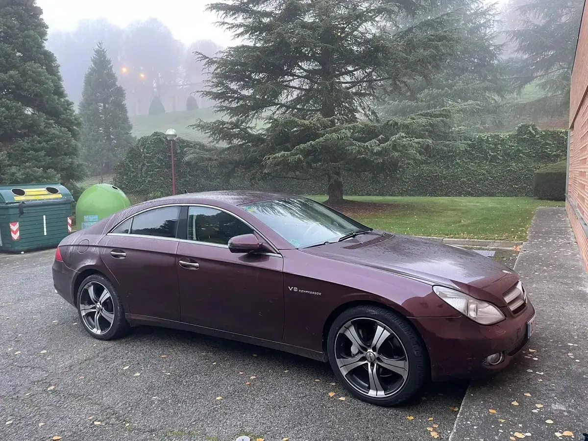 Usado Mercedes CLS500 388 CV (285 kW) 2008 Granate Coupe