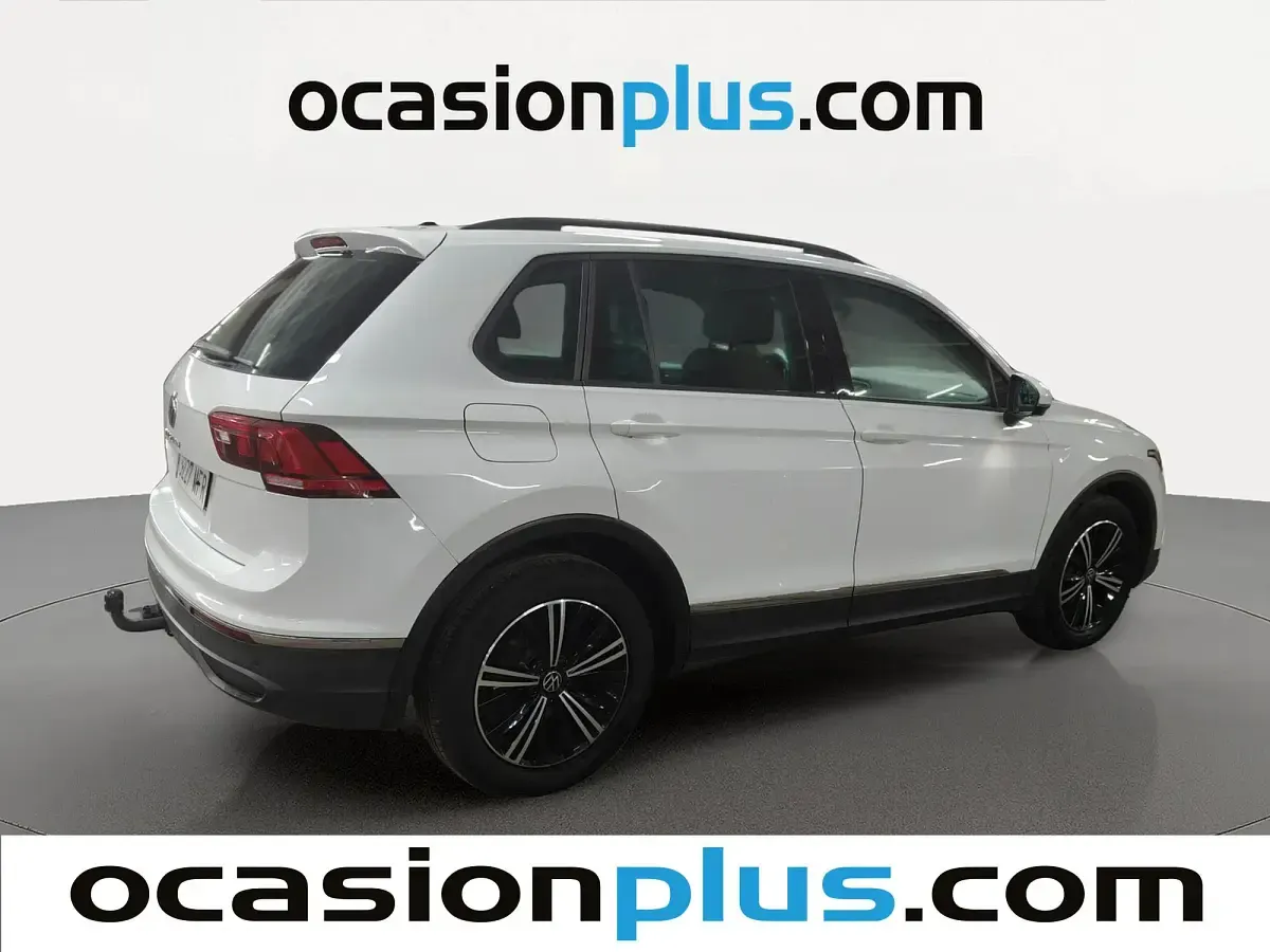 Käytetty VW Tiguan Life 150 HP (110 kW) 2023 Valkoinen Katumaasturi