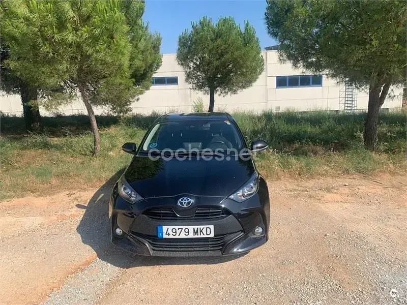Usado Toyota Yaris 125 CV (91 kW) 2023 Negro Utilitario