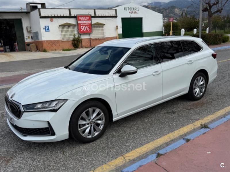 Usado Skoda Superb Style 150 CV (110 kW) 2024 Blanco Familiar