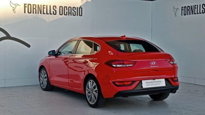 Usado Hyundai i30 120 CV (88 kW) 2018 Rojo