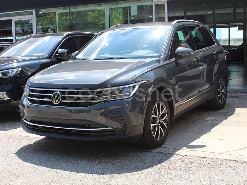 Gris / plata Usado 2021 VW Tiguan Life SUV | 24.450 € (Buen precio) - Imagen 1/4