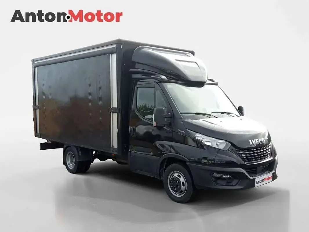 Usado Iveco Daily 137 CV (100 kW) 2021 Negro Van