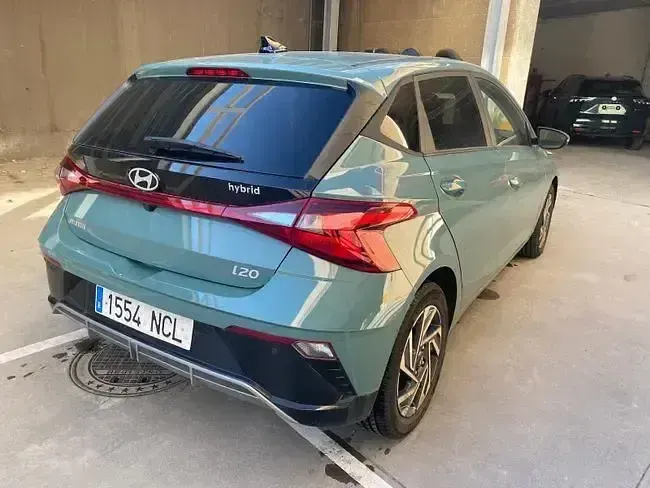 Usado Hyundai i20 100 CV (73 kW) 2025 Verde Utilitario