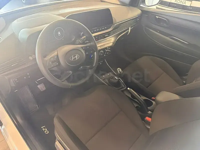 Nuevo Hyundai i20 Blackline 90 CV (66 kW) 2026 Blanco Utilitario