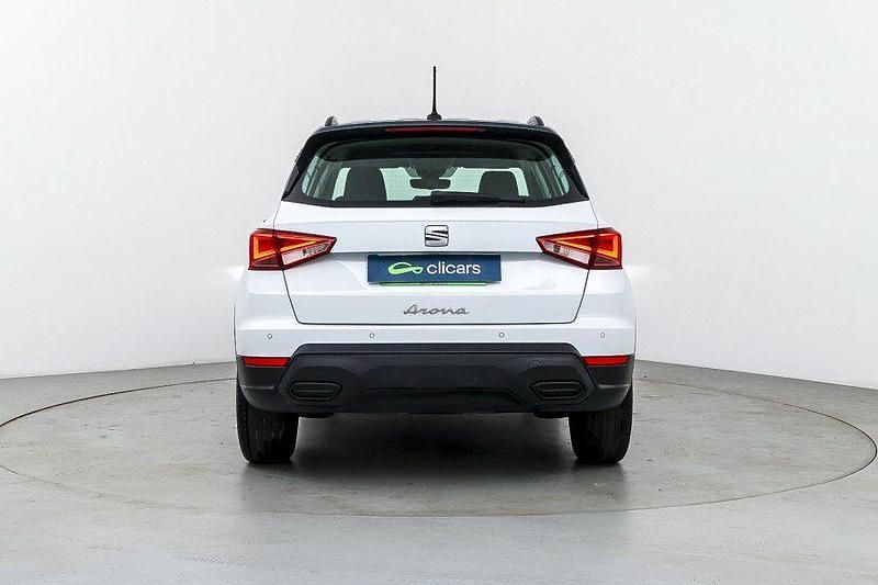 Usado Seat Arona Style 110 CV (80 kW) 2022 Blanco SUV