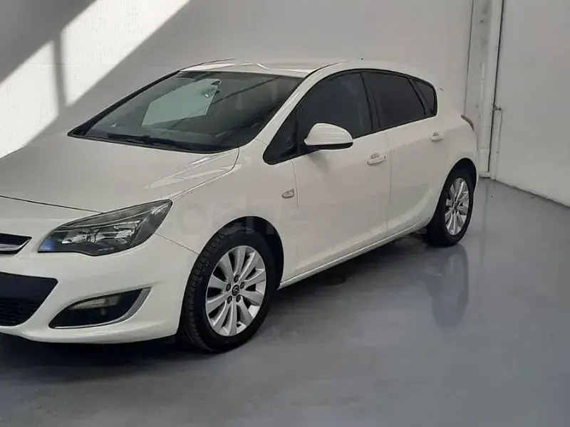 Usado Opel Astra Excellence 110 CV (80 kW) 2012 Blanco Berlina