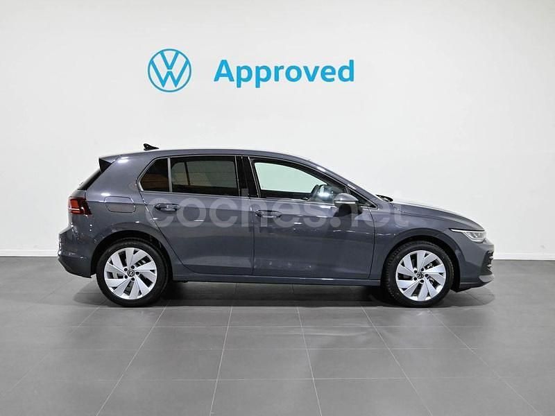 Usado VW Golf VIII 115 CV (84 kW) 2025 Gris / plata Berlina