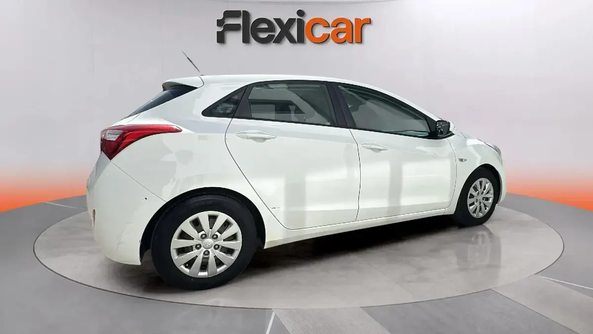 Usado Hyundai i30 100 CV (73 kW) 2015 Blanco Utilitario