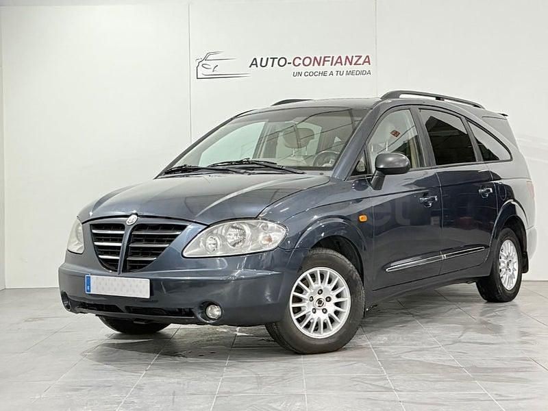 Usado Ssangyong (KGM) Rodius Limited 165 CV (121 kW) 2007 Gris / plata Monovolumen