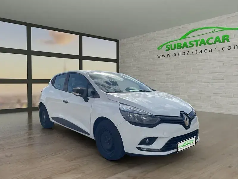 Usado Renault Clio IV Business 75 CV (55 kW) 2019 Blanco Berlina