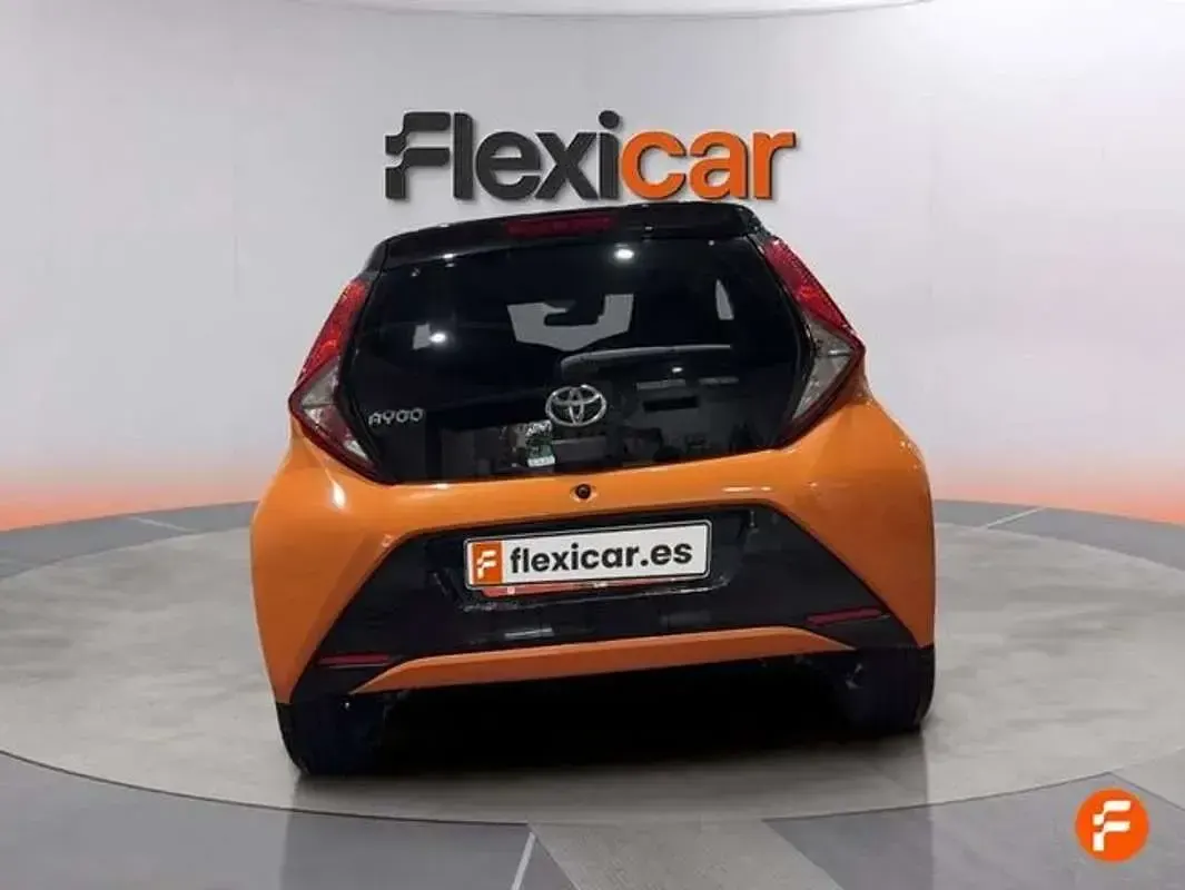 Usado Toyota Aygo X-cite 72 CV (52 kW) 2019 Naranja Utilitario