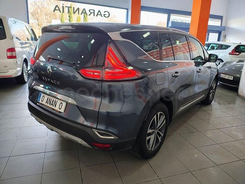 Usado Renault Espace Zen 160 CV (117 kW) 2018 Gris / plata Monovolumen