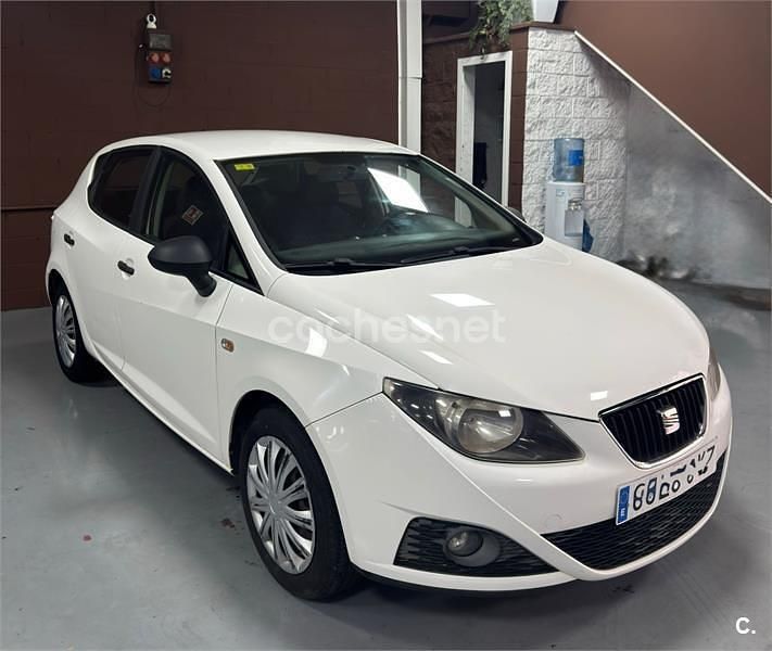 Usado Seat Ibiza Ecomotive 75 CV (55 kW) 2010 Blanco Berlina