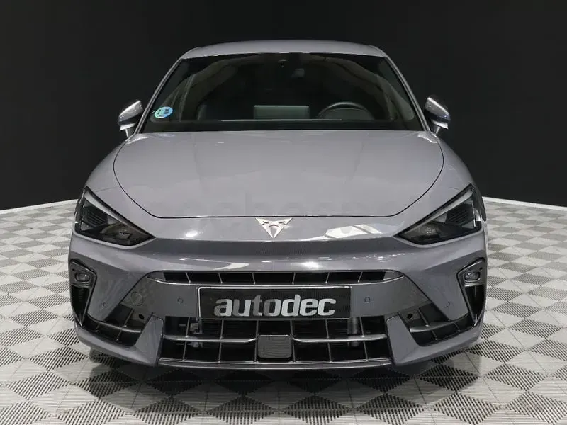 Usado Cupra Leon 150 CV (110 kW) 2024 Gris / plata Berlina