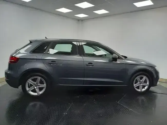 Usado Audi A3 151 CV (111 kW) 2020 Gris Berlina