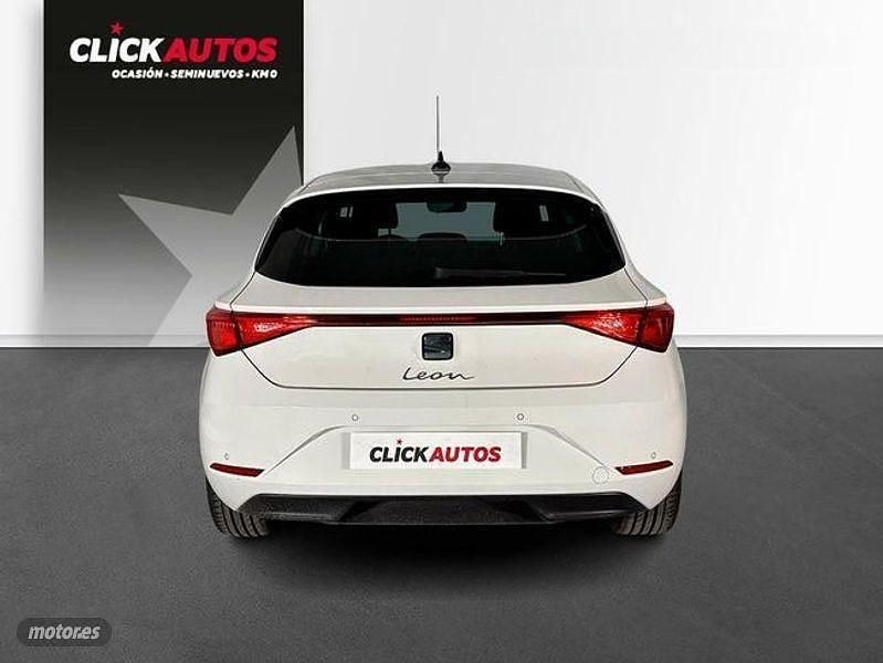 Usado Seat Leon Style 150 CV (110 kW) 2024 Blanco