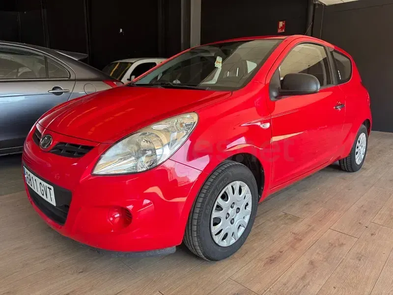 Usado Hyundai i20 Classic 78 CV (57 kW) 2010 Rojo Utilitario