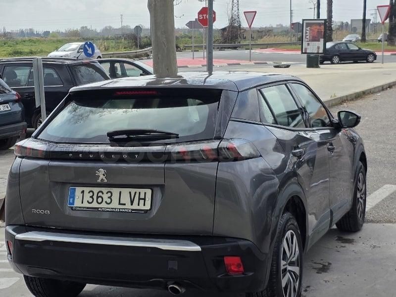 Usado Peugeot 2008 Active 110 CV (80 kW) 2021 Gris / plata SUV