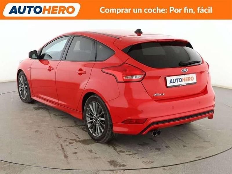 Usado Ford Focus ST-Line 120 CV (88 kW) 2017 Rojo Utilitario