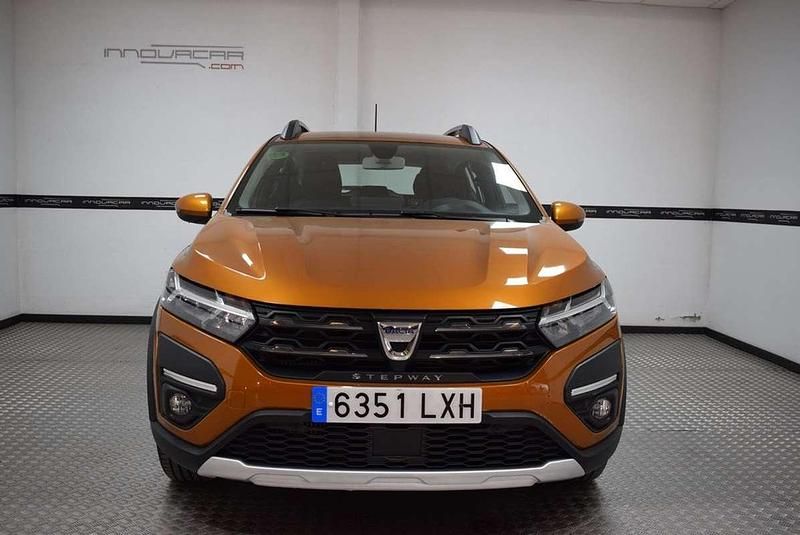 Usado Dacia Sandero Expression 91 CV (66 kW) 2022 Naranja Utilitario