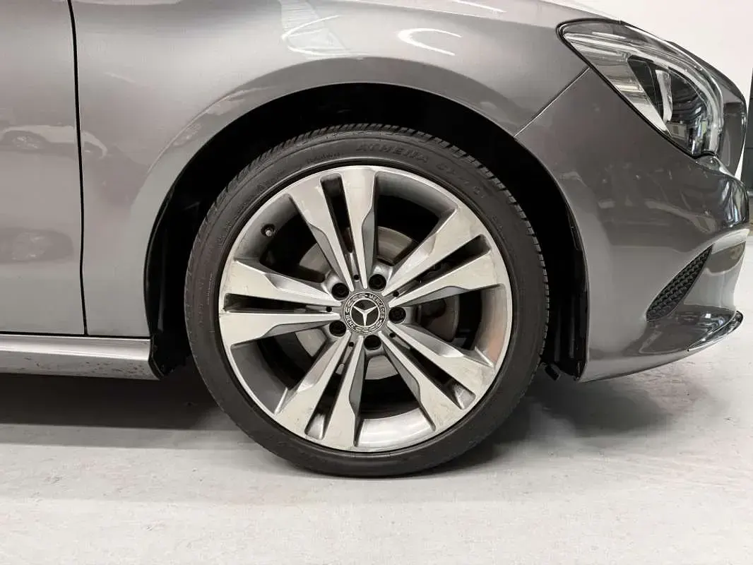 Usado Mercedes CLA200 156 CV (114 kW) 2018 Gris Coupe