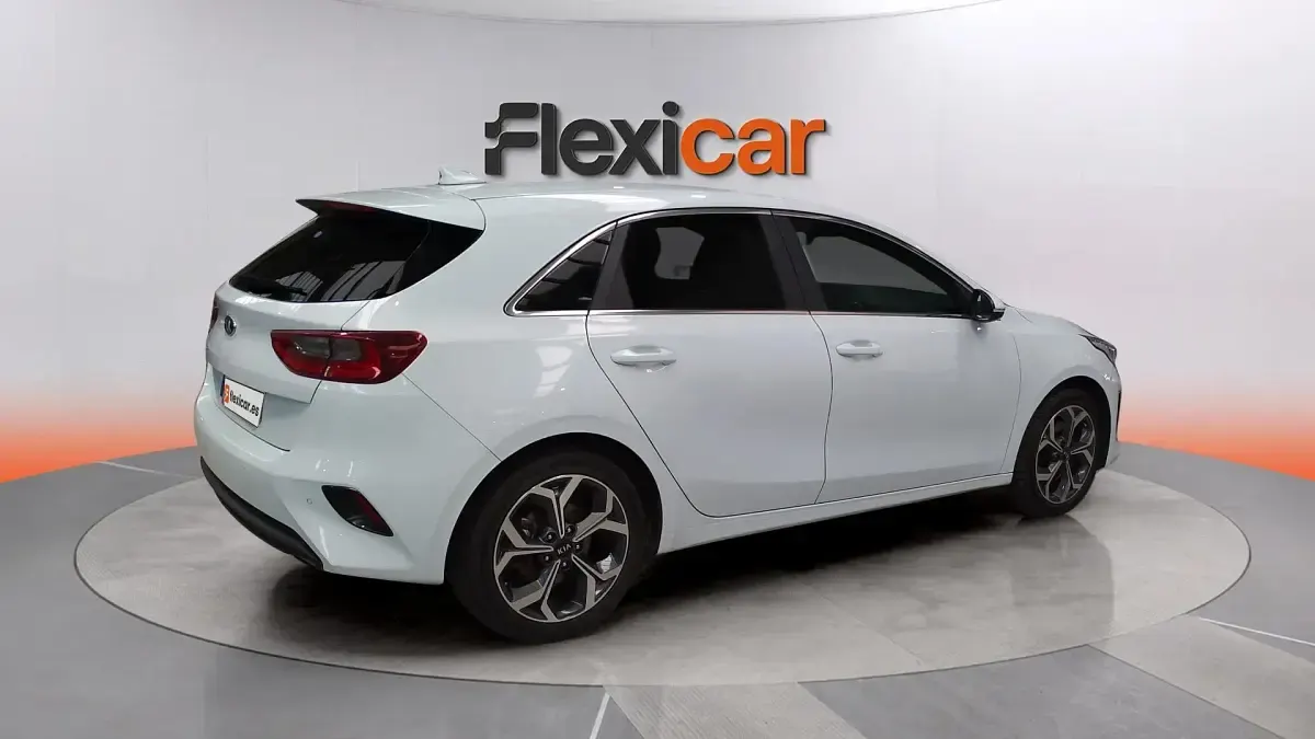 Usado Kia Ceed 136 CV (100 kW) 2018 Blanco Utilitario