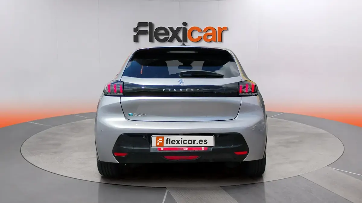 Usado Peugeot 208 Allure 100 kW (136 CV) 2023 Gris Utilitario