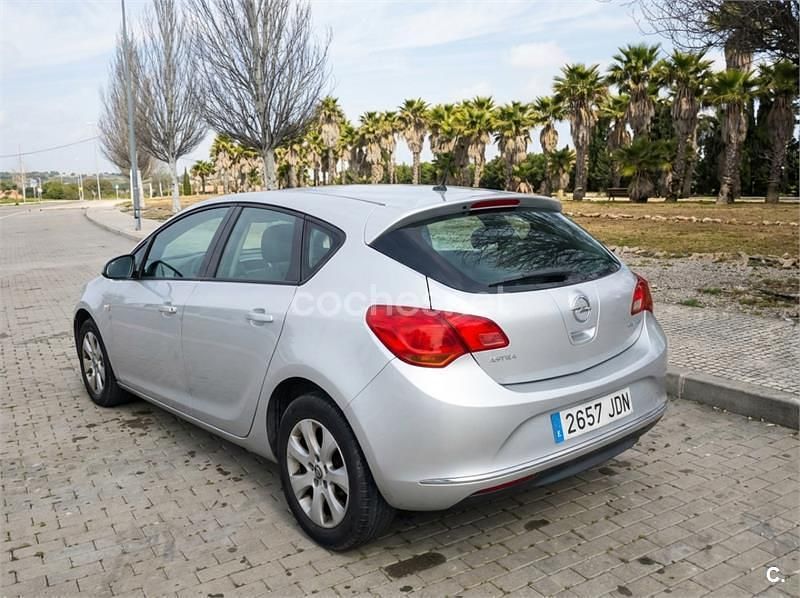 Usado Opel Astra Excellence 110 CV (80 kW) 2015 Gris / plata Berlina