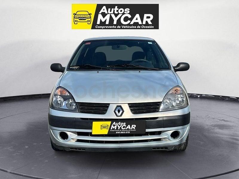 Usado Renault Clio II Privilege 75 CV (55 kW) 2004 Gris / plata Berlina