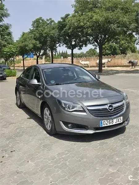 Usado Opel Insignia Selective 136 CV (100 kW) 2017 Gris / plata Berlina