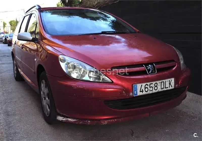 Usado Peugeot 307 90 CV (66 kW) 2005 Granate Familiar