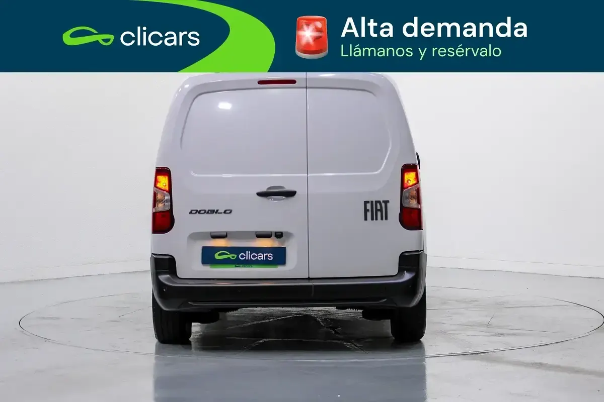 Usado Fiat Doblò 100 CV (73 kW) 2024 Blanco Monovolumen