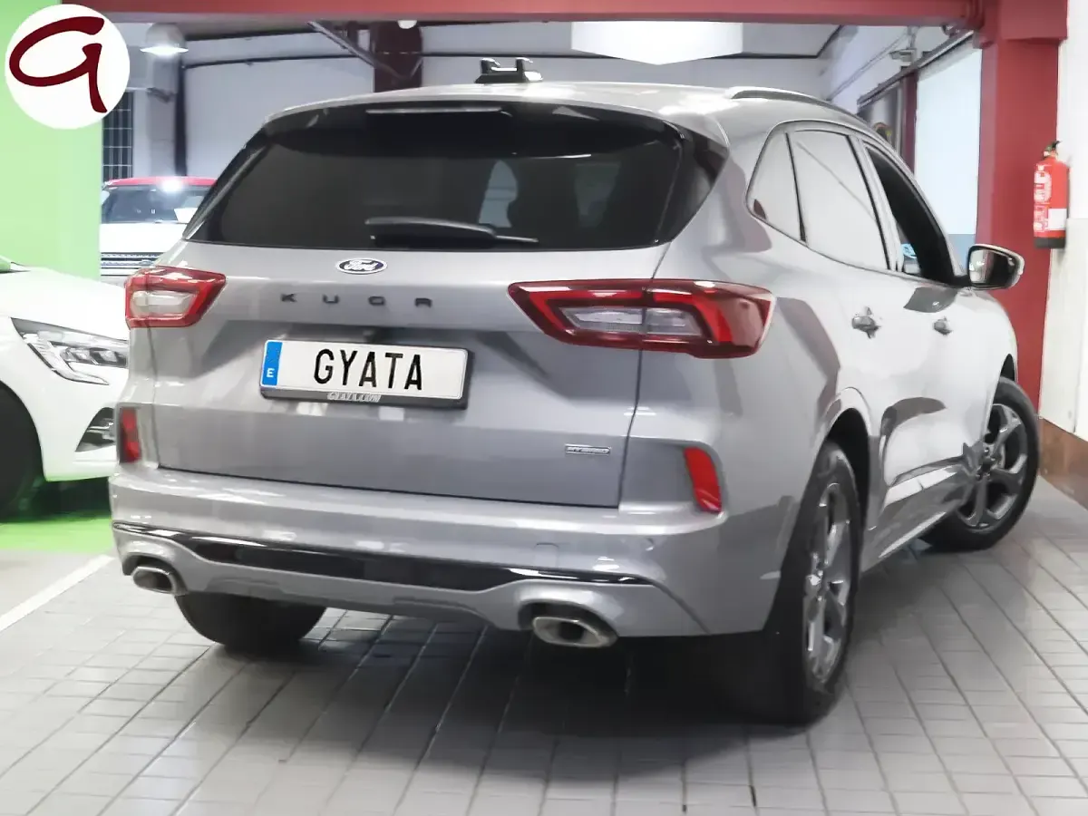Usado Ford Kuga ST-Line 243 CV (178 kW) 2024 Gris / plata SUV