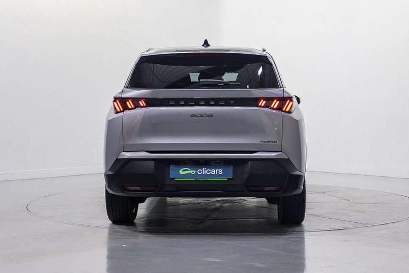 Usado Peugeot 5008 Allure 136 CV (100 kW) 2025 Plateado SUV