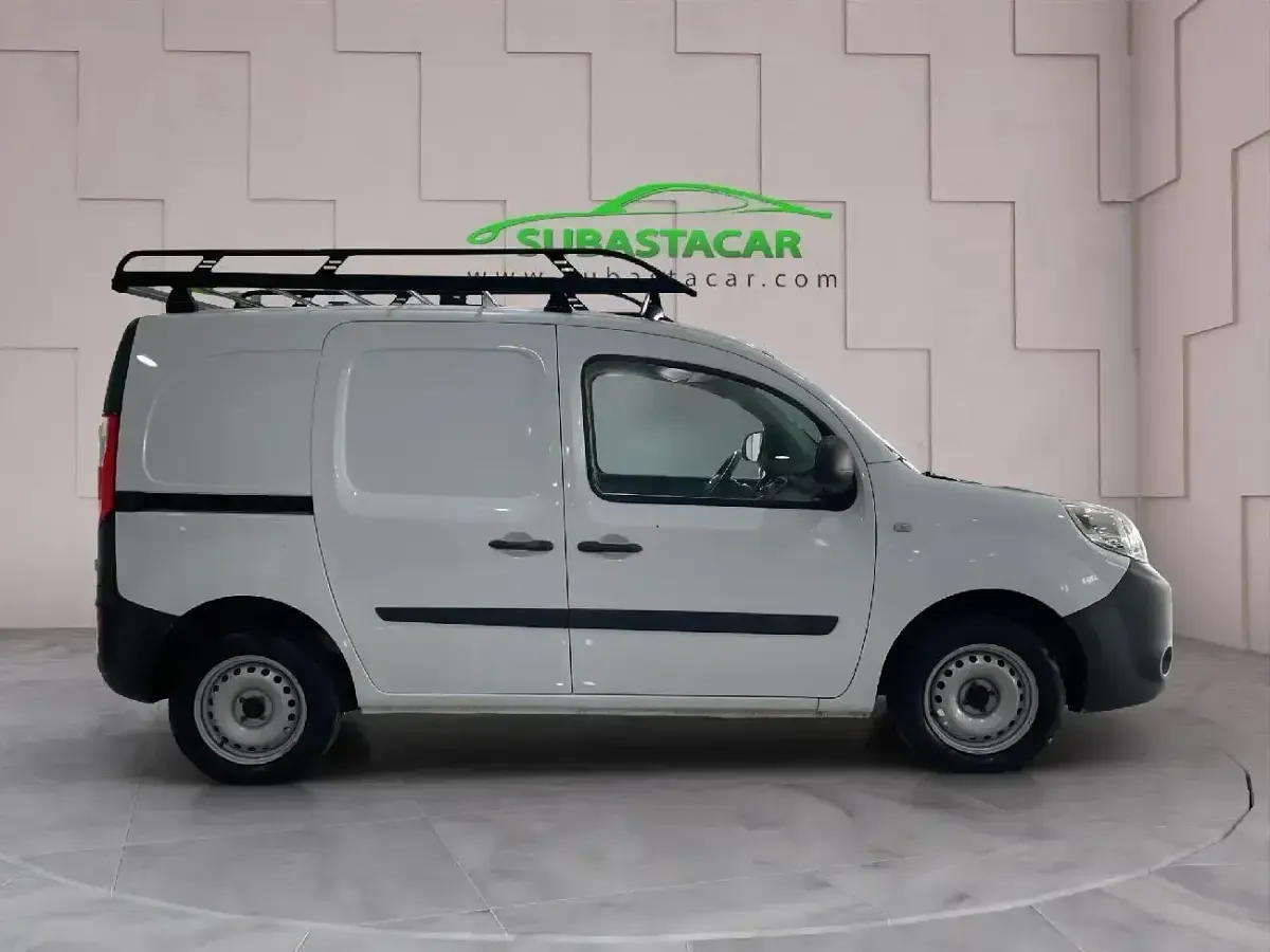 Usado Renault Kangoo 75 CV (55 kW) 2018 Blanco Monovolumen