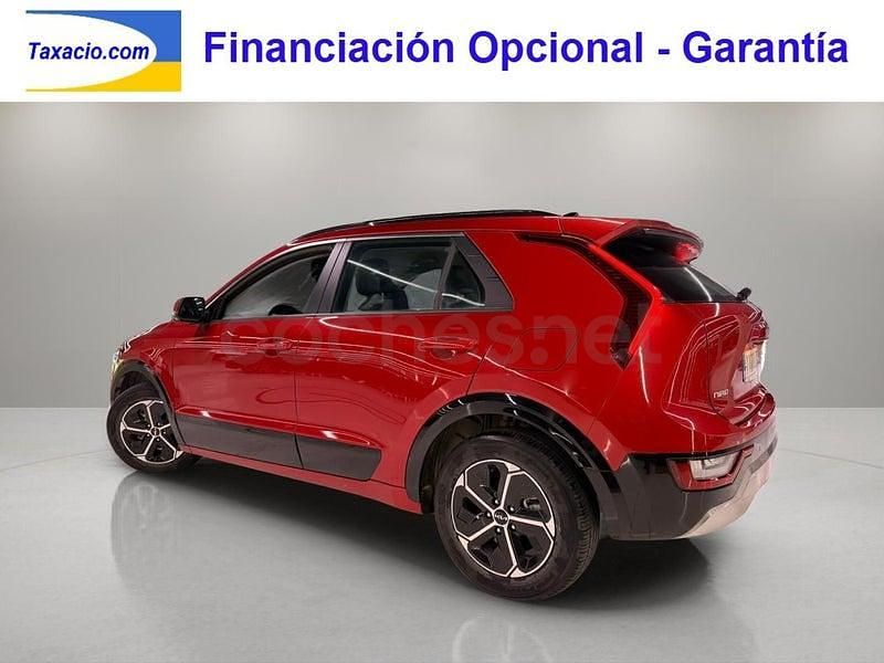 Usado Kia Niro 141 CV (103 kW) 2022 Granate SUV