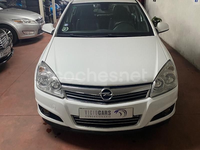 Usado Opel Astra Edition 110 CV (80 kW) 2011 Blanco Berlina