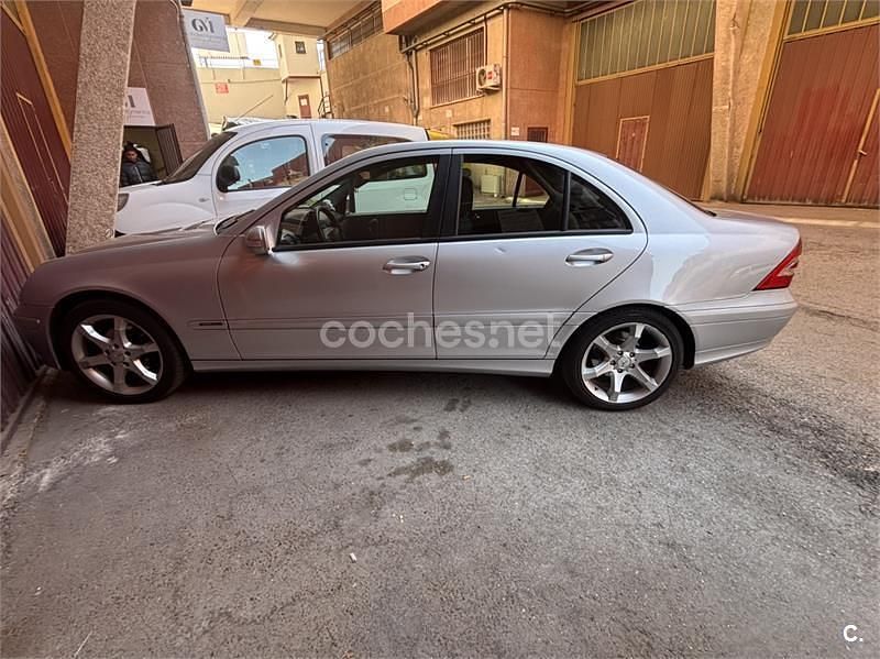 Usado Mercedes C220 Sport Edition 150 CV (110 kW) 2006 Gris / plata Berlina