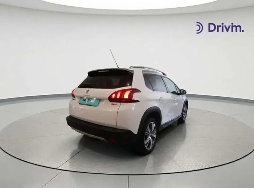Usado Peugeot 2008 Allure 131 CV (96 kW) 2017 Blanco SUV