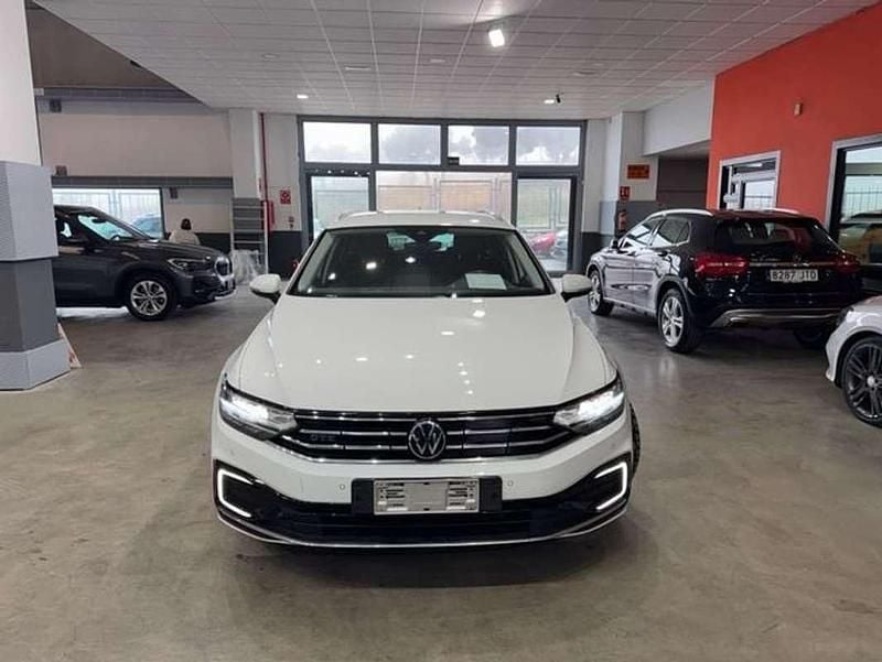 Usado VW Passat GTE 218 CV (160 kW) 2021 Blanco Familiar