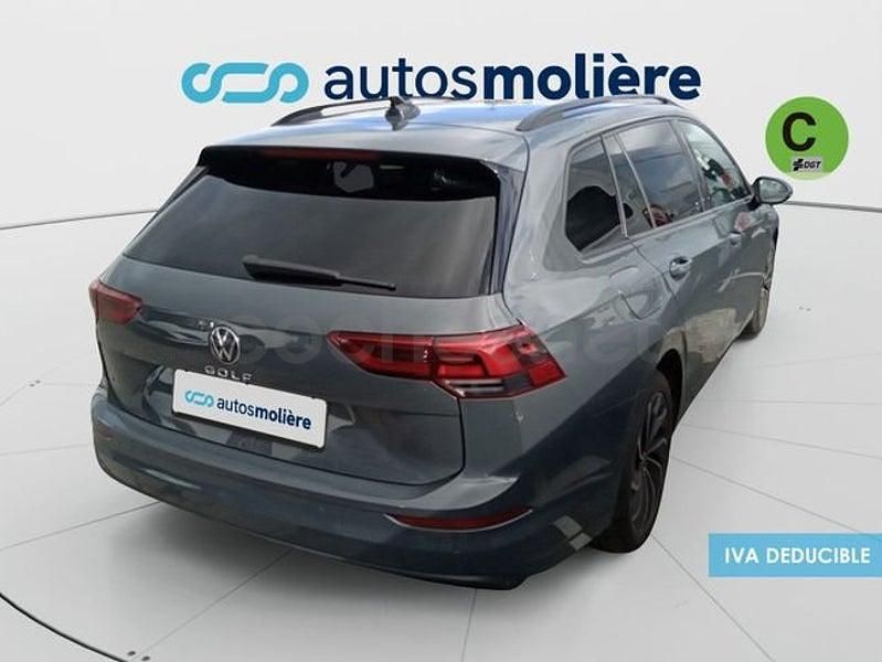 Usado VW Golf VIII Life 115 CV (84 kW) 2021 Gris / plata Familiar