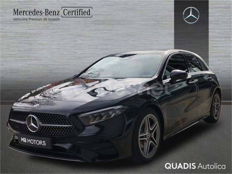 Negro cosmos Usado 2024 Mercedes A180 AMG line Berlina | 38.900 € (Caro) - Imagen 1/4