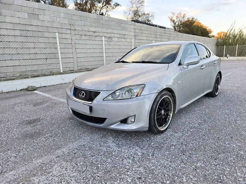 Usado Lexus IS250 Luxury Line 208 CV (152 kW) 2008 Gris / plata Berlina