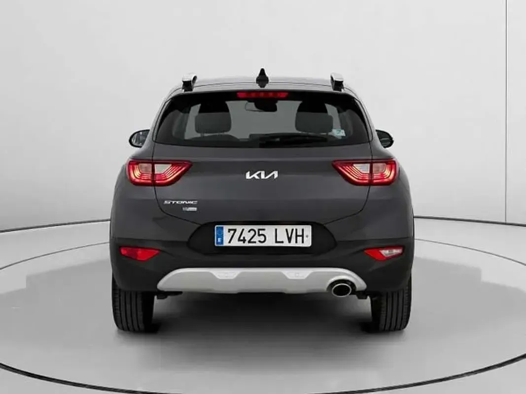 Usado Kia Stonic 120 CV (88 kW) 2021 Gris SUV
