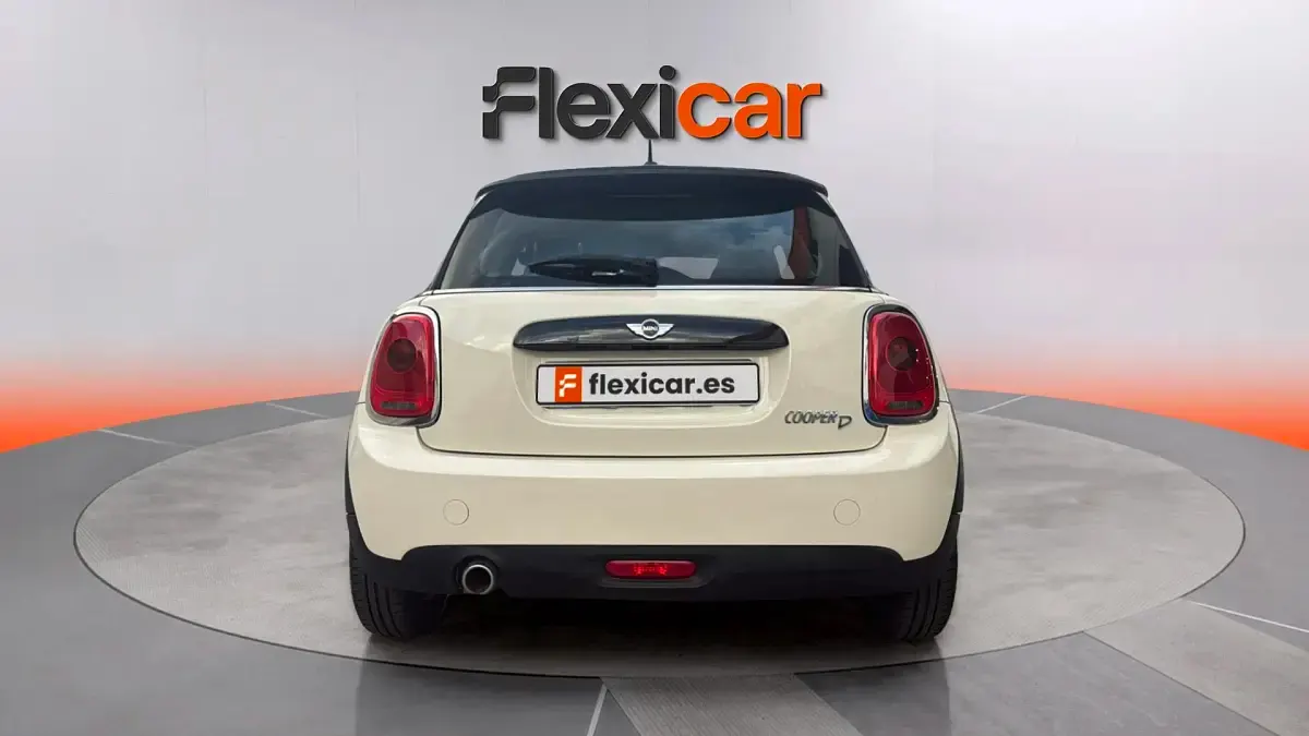 Usado Mini Cooper D 116 CV (85 kW) 2018 Blanco Utilitario
