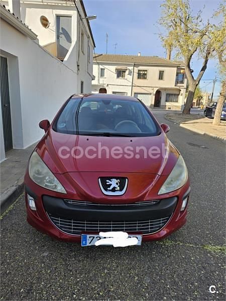 Usado Peugeot 308 110 CV (80 kW) 2008 Granate Berlina